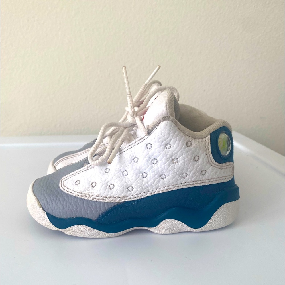 Jordan 13 Sneakers. Size 7 white/grey/navy 🤍🩶💙